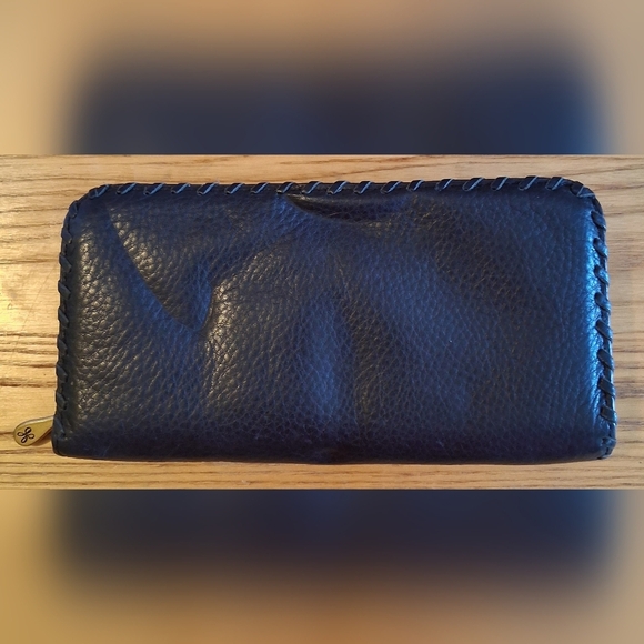 EUC HOBO International Wynn Black Smooth Leather Casual Everyday Wallet Clutch - Picture 2 of 11